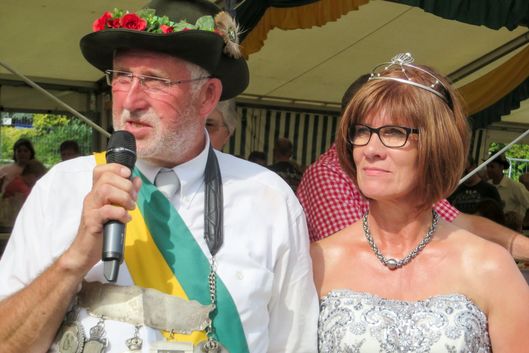 Wer folgt auf Uli und Ulrike Thiele? Am Festsamstag fällt beim Vogelschießen in der Erbke die Entscheidung.